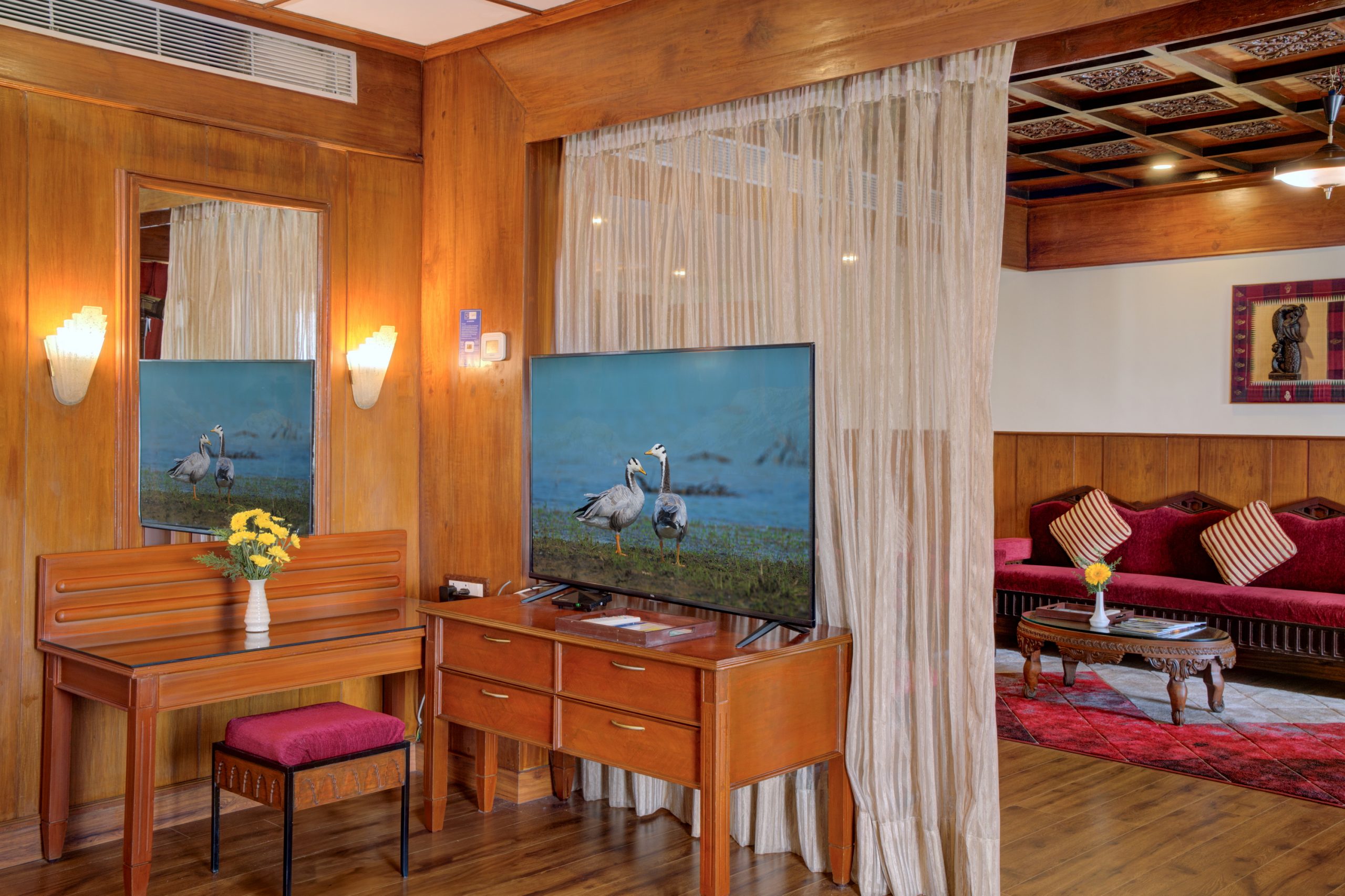 The Presidential Suite Room_Living area_02